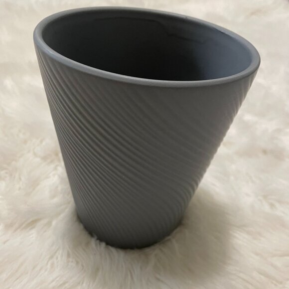 Source Unknown Other - New condition, 6 inch tall, 5.5 inch opening Gray ceramic planter pot